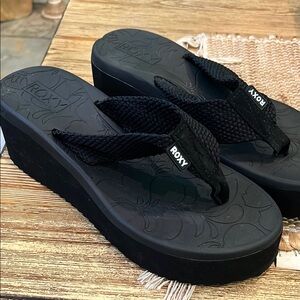 Roxy Black Textured Platform Sandals